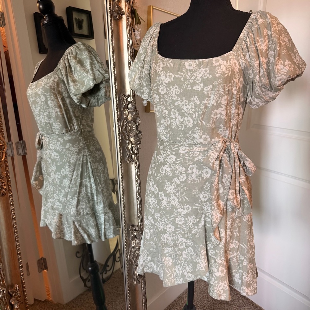 Trixxi Sage Green Floral Puff Sleeve Dress